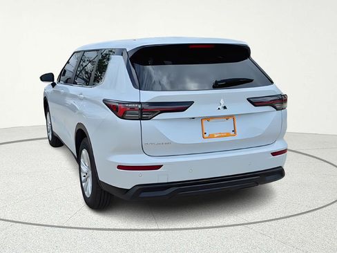 New 2026 Mitsubishi Outlander ES FWD image 5