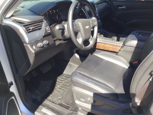 Used 2017 Chevrolet Suburban LT image 11