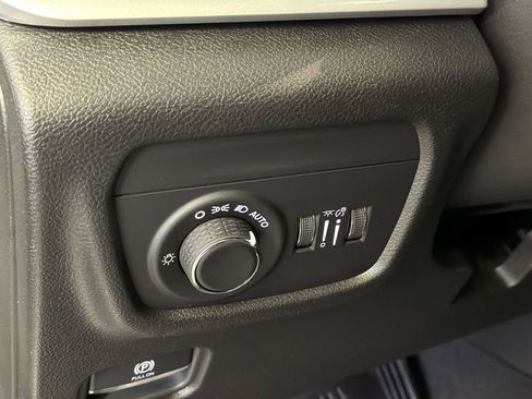 New 2025 Jeep Grand Cherokee L Laredo image 15