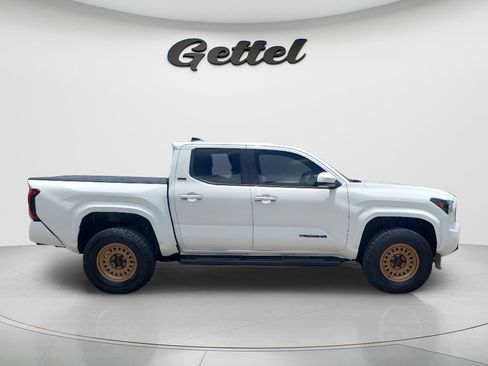Certified 2024 Toyota Tacoma SR5 AWD/4WD image 4