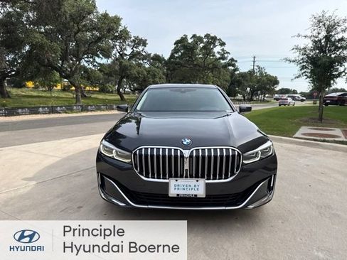 Used 2021 BMW 740i w/ Premium Package RWD image 7