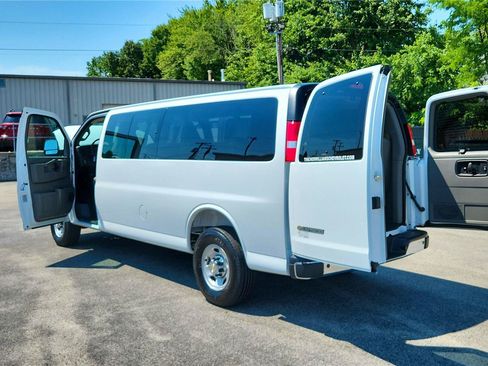New 2026 Chevrolet Express 3500 LT w/ LT Preferred Equipment Group RWD image 7