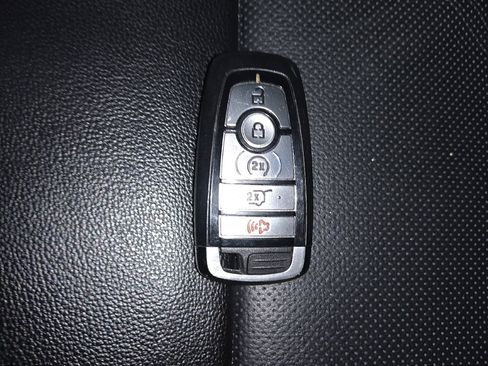 Used 2022 Ford Explorer Limited w/ Limited Technology Package RWD image 32