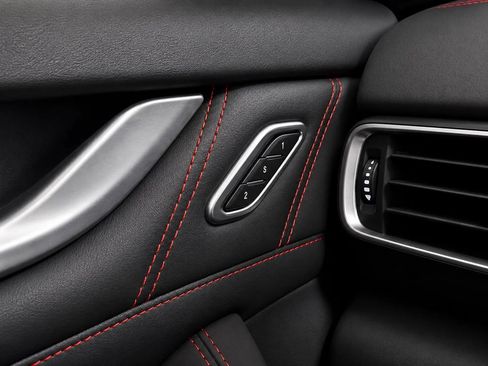 Used 2022 Maserati Levante Modena AWD/4WD image 31