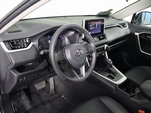 Used 2023 Toyota RAV4 XLE Premium AWD/4WD image 7