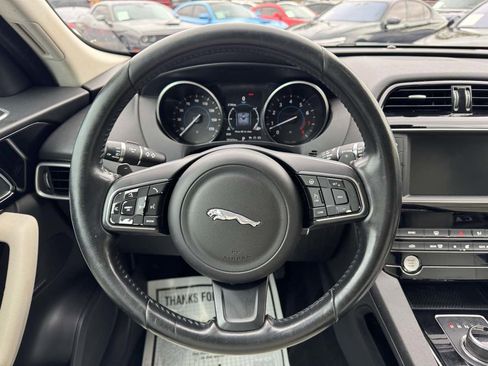 Used 2017 Jaguar F-PACE Prestige image 11