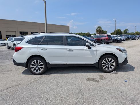 Used 2018 Subaru Outback 2.5i Touring AWD/4WD image 3
