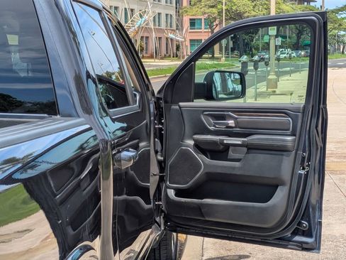 Used 2020 RAM 1500 Laramie RWD image 4