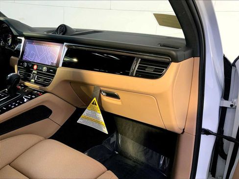 Certified 2026 Porsche Macan image 22