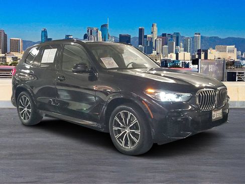 Used 2022 BMW X5 xDrive40i w/ M Sport Package AWD/4WD image 3