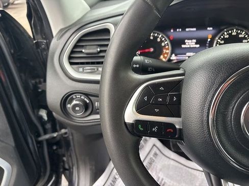 Used 2021 Jeep Renegade Latitude image 17