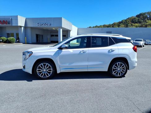 Used 2022 GMC Terrain Denali w/ Denali Premium Package image 2