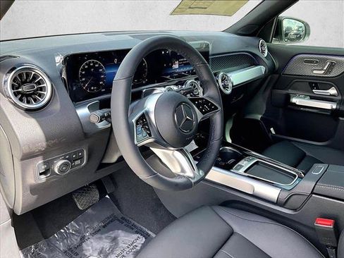 Used 2026 Mercedes-Benz GLB 250 image 8