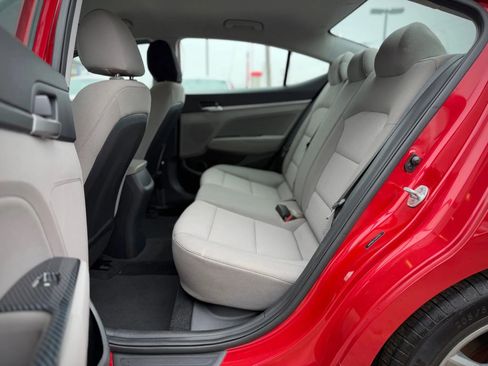 Used 2020 Hyundai Elantra SEL FWD image 19
