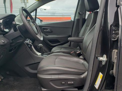 Used 2021 Chevrolet Trax LT w/ LT Convenience Package AWD/4WD image 10
