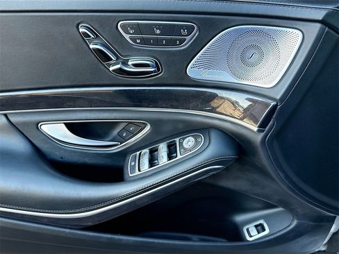 Used 2020 Mercedes-Benz S 560 4MATIC Sedan w/ Premium Package image 19