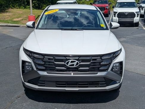 Used 2025 Hyundai Tucson SE image 2