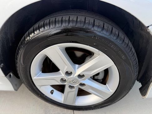 Used 2014 Toyota Camry SE image 24