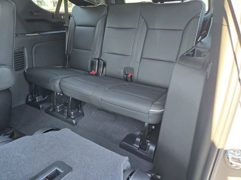 New 2026 Chevrolet Suburban Premier image 8