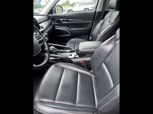 Used 2025 Kia Telluride S FWD image 15