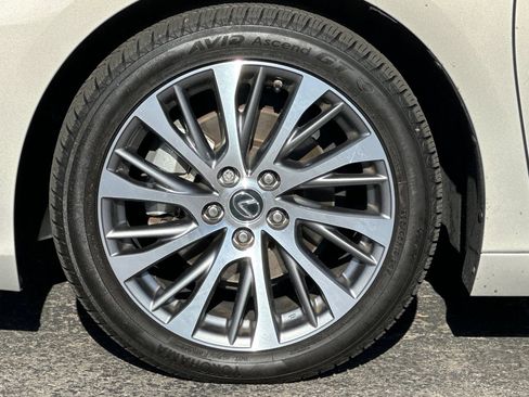 Used 2020 Lexus ES 300h w/ Premium Package image 36