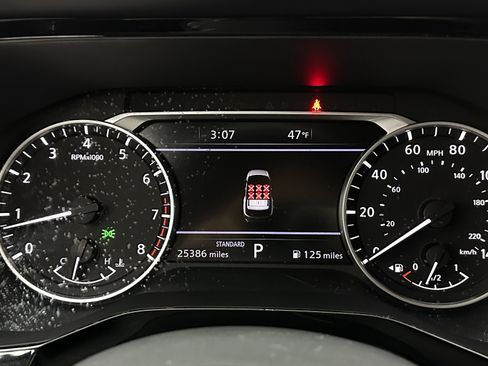 Used 2022 Nissan Pathfinder SL image 18