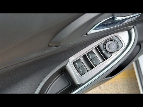 Used 2017 Chevrolet Malibu Hybrid FWD image 8