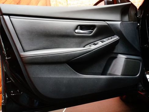 Certified 2022 Nissan Sentra SV FWD image 33