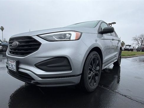 Used 2022 Ford Edge SE w/ Black Appearance Package image 9