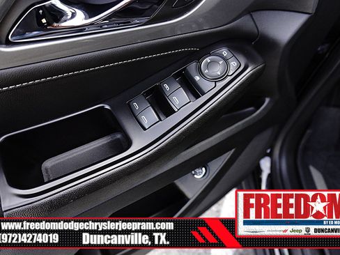 Used 2023 Chevrolet Traverse LT w/ LPO, Floor Liner Package AWD/4WD image 40