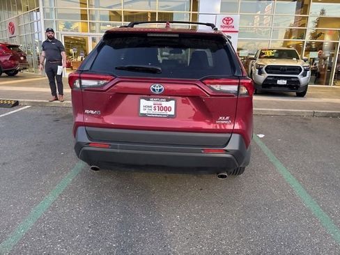 Used 2021 Toyota RAV4 XLE Premium AWD/4WD image 7