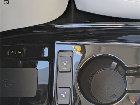 Used 2019 Toyota Prius Limited image 21