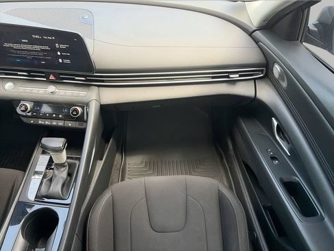Used 2023 Hyundai Elantra SEL w/ Convenience Package FWD image 12