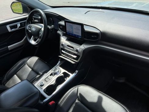 Used 2022 Ford Explorer XLT w/ Equipment Group 202A image 40