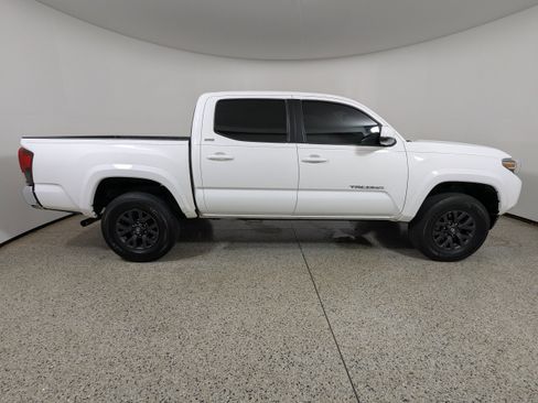 Used 2023 Toyota Tacoma SR5 RWD image 8