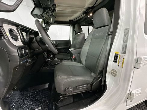 Used 2024 Jeep Wrangler Unlimited Sahara AWD/4WD image 18