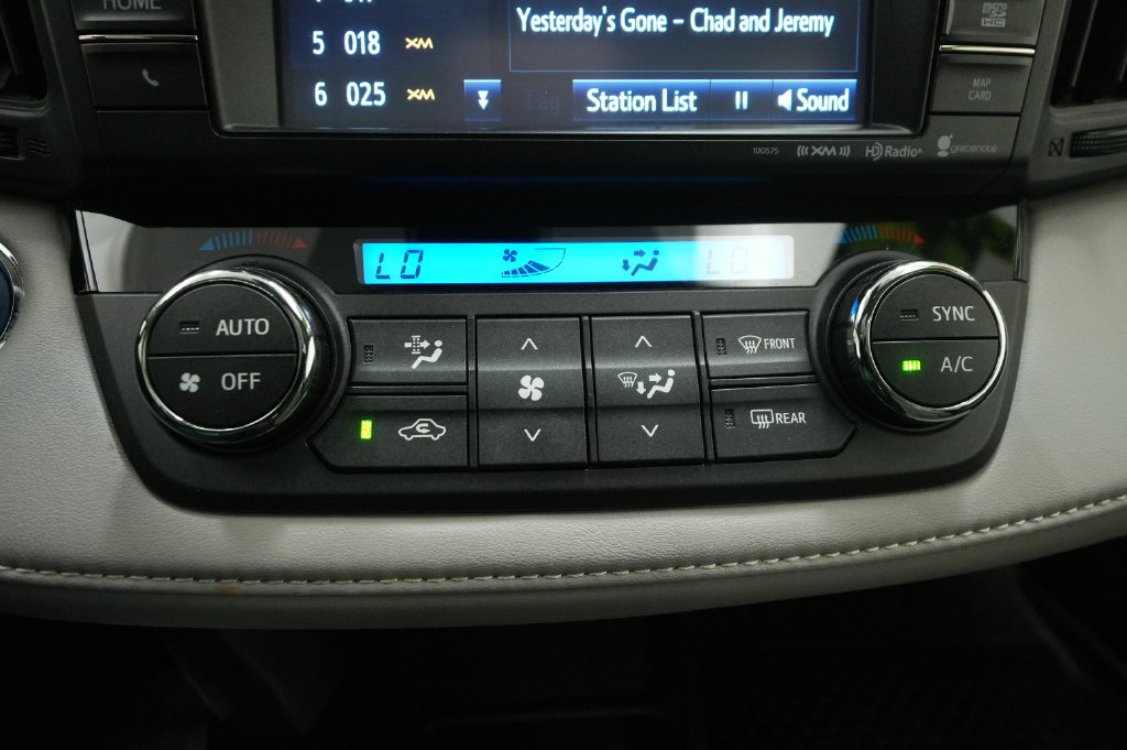 Used 2018 Toyota RAV4 Limited AWD/4WD image 33