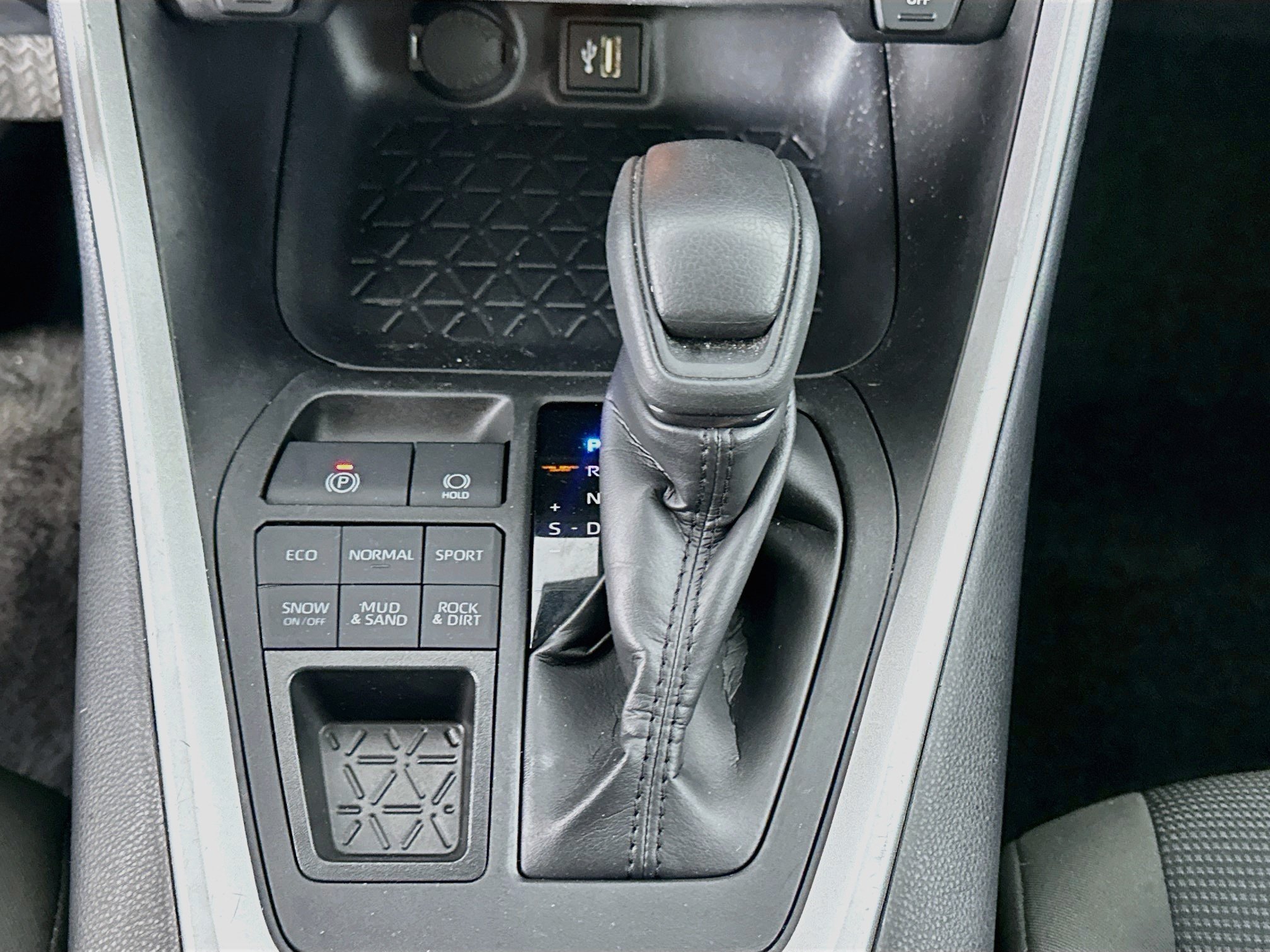 Used 2025 Toyota RAV4 LE AWD/4WD image 24