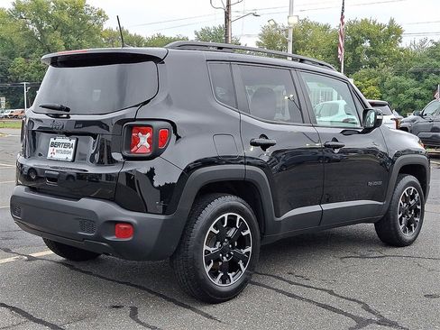 Used 2023 Jeep Renegade Latitude image 6