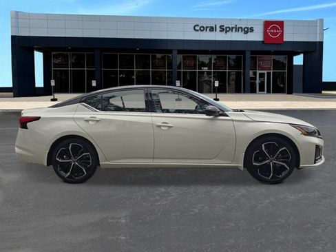 New 2026 Nissan Altima 2.5 SR w/ SR Premium Package FWD image 6