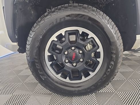 Used 2025 Toyota Tacoma TRD Off-Road AWD/4WD image 7
