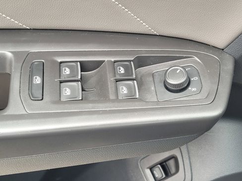 Used 2022 Volkswagen Atlas Cross Sport SE image 18