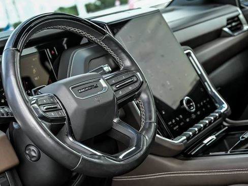 Used 2025 GMC Yukon XL Denali Ultimate AWD/4WD image 22