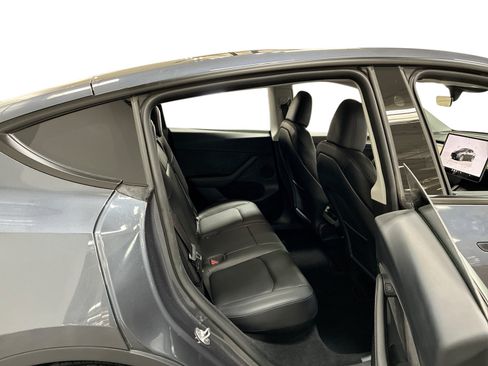 Certified 2023 Tesla Model Y Long Range AWD/4WD image 11