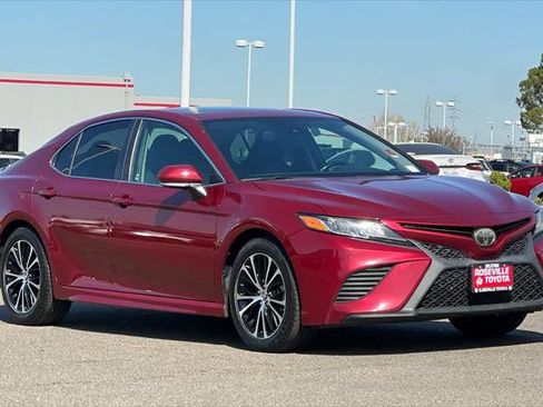 Certified 2018 Toyota Camry SE w/ Moonroof Package image 5