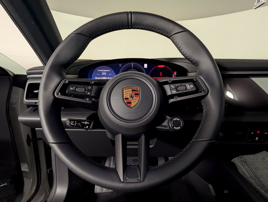 New 2026 Porsche Macan Electric RWD image 34