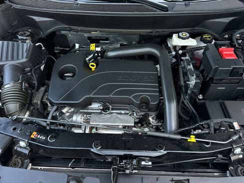 Used 2025 Chevrolet Equinox LT w/ Safety and Technology Package FWD image 24