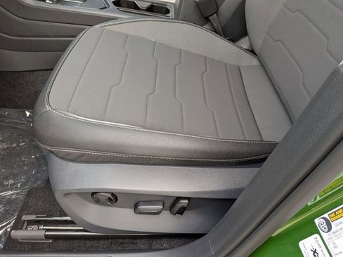 New 2026 Volkswagen Taos SE image 19