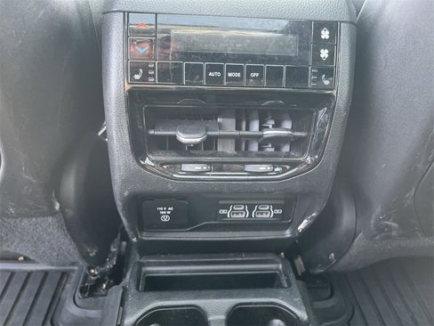 Used 2023 Jeep Grand Cherokee L Limited w/ Black Appearance Package image 22