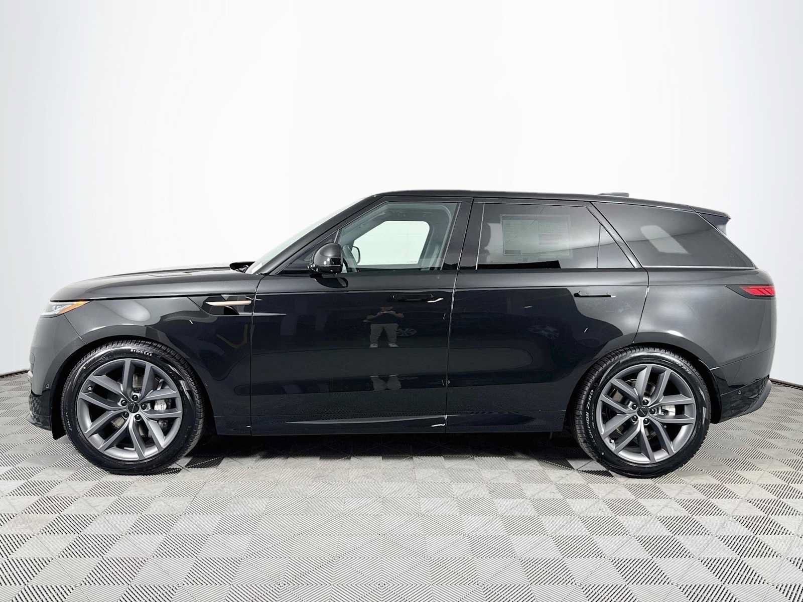 New 2026 Land Rover Range Rover Sport Dynamic SE AWD/4WD image 8